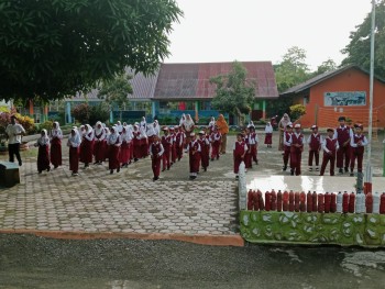 Hari Pertama Sekolah (Senam Pagi Ceria dan Upacara Bendera