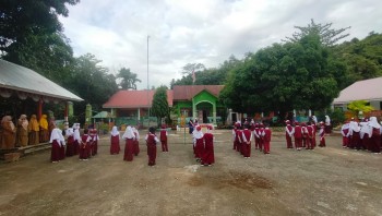 Upacara Memperingati Hari Sumpah Pemuda