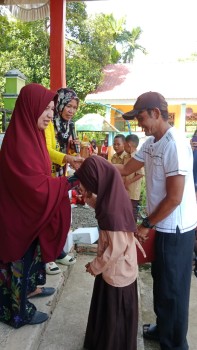 Gerakan Ayah Mengambil Rapor (GEMAR)