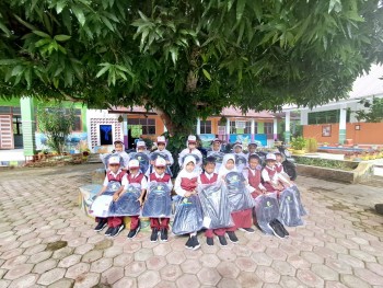 Penerimaan Bantuan Seragam Merah Putih, Tas dan Sepatu Untuk Kelas I